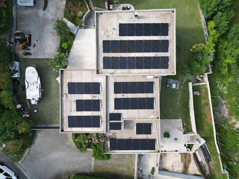 Solarna elektrana na poslovnom objektu, ravni krov